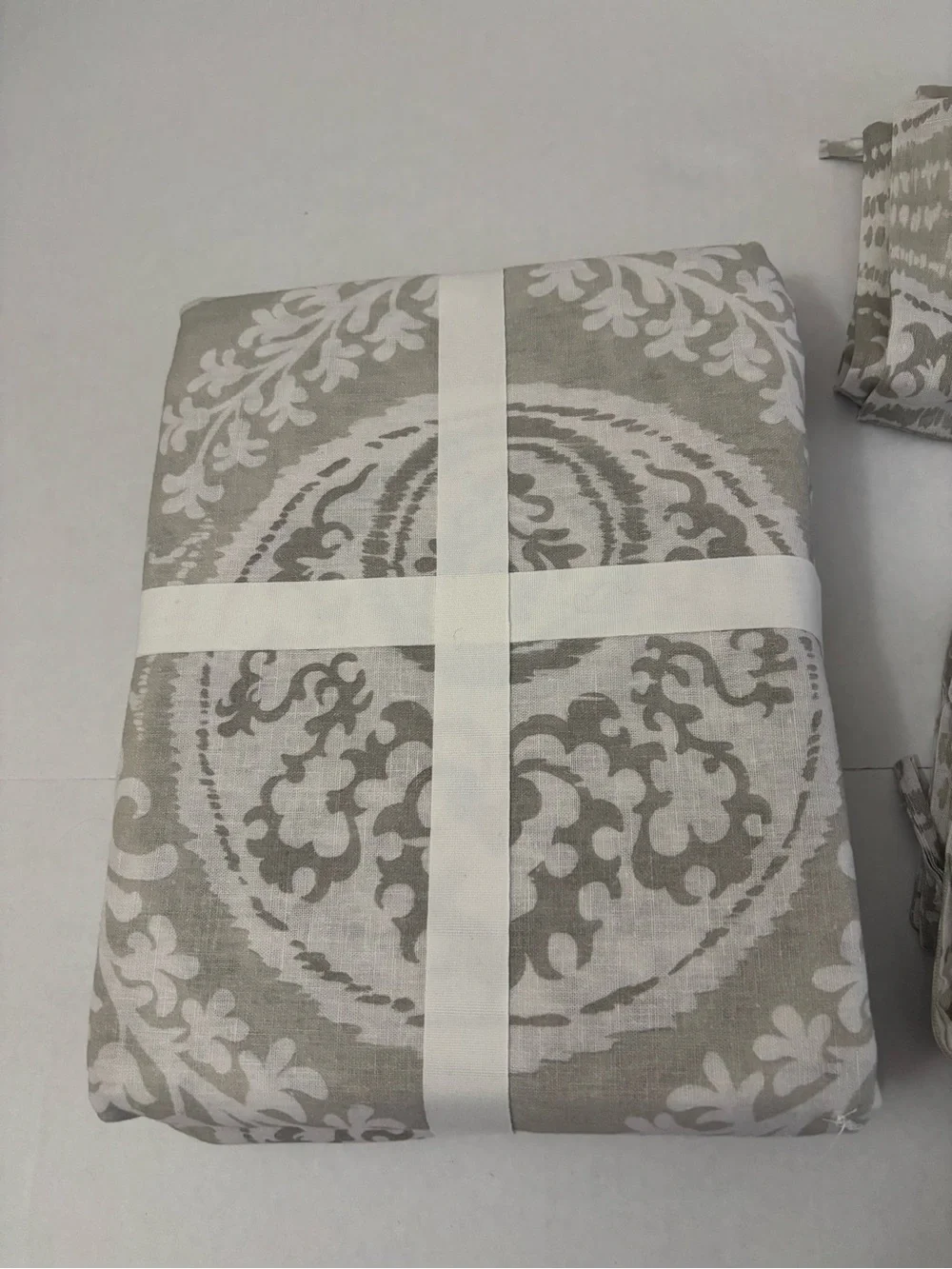 Pottery Barn LENA MEDALLION Duvet Cover Full/Queen & 2 Std Shams